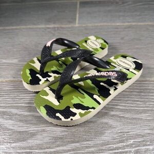 Havaianas Flip-Flops Camo with Pink Letters Kids Size 10